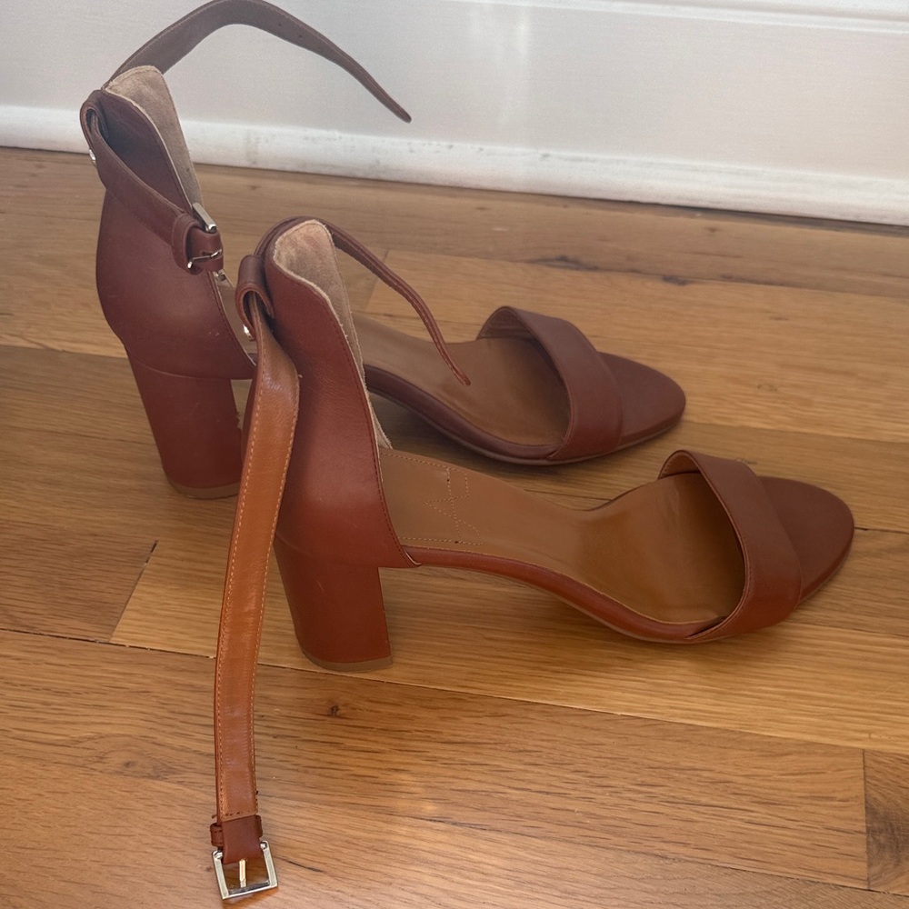 Aquatalia Tan Block Heel Sandals Size 8. Brand new